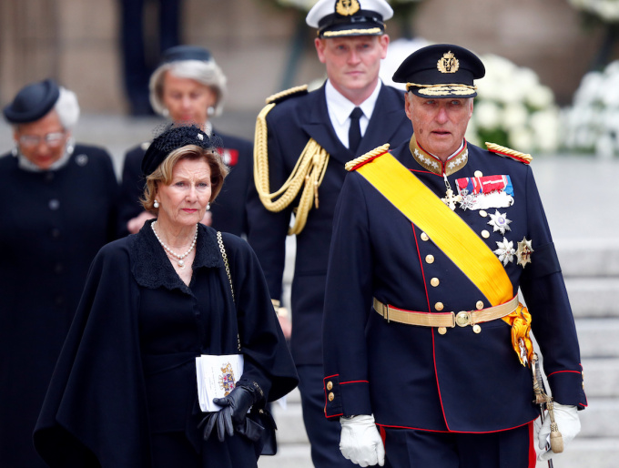 Kong Harald, Dronning Sonja og Prinsesse Astrid var til stede ved Storhertugens gravferd. Foto: REUTERS/Francois Lenoir